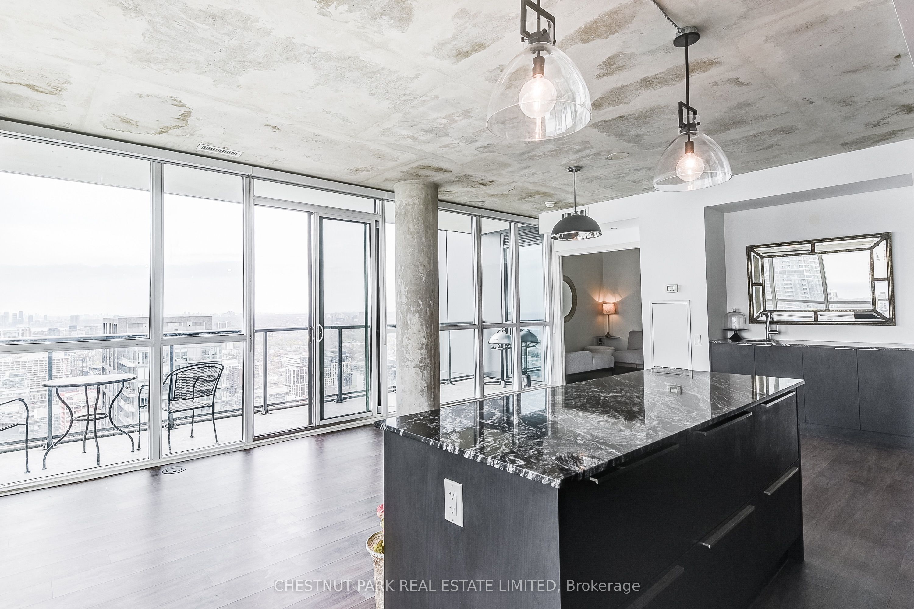 88 Blue Jays Way 4005