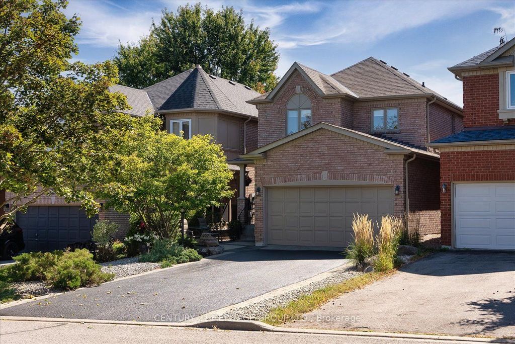 Photo of 350 Hewitt Circle, Newmarket, ON L3X 2H1 (MLS # N12457670)