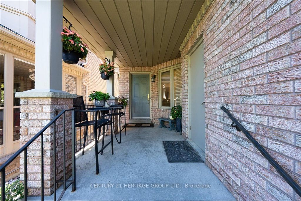 Photo of 350 Hewitt Circle, Newmarket, ON L3X 2H1 (MLS # N12457670)