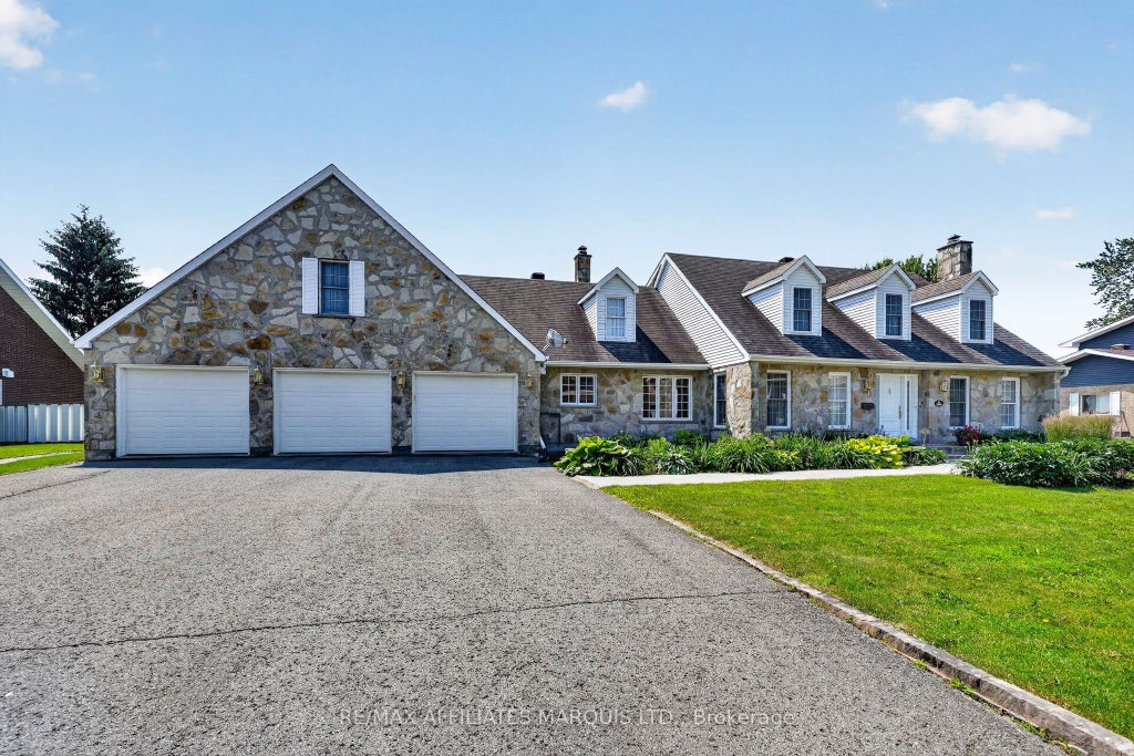Photo of 1920 Belvedere Crescent, Cornwall, ON K6H 6M9 (MLS # X13509000)