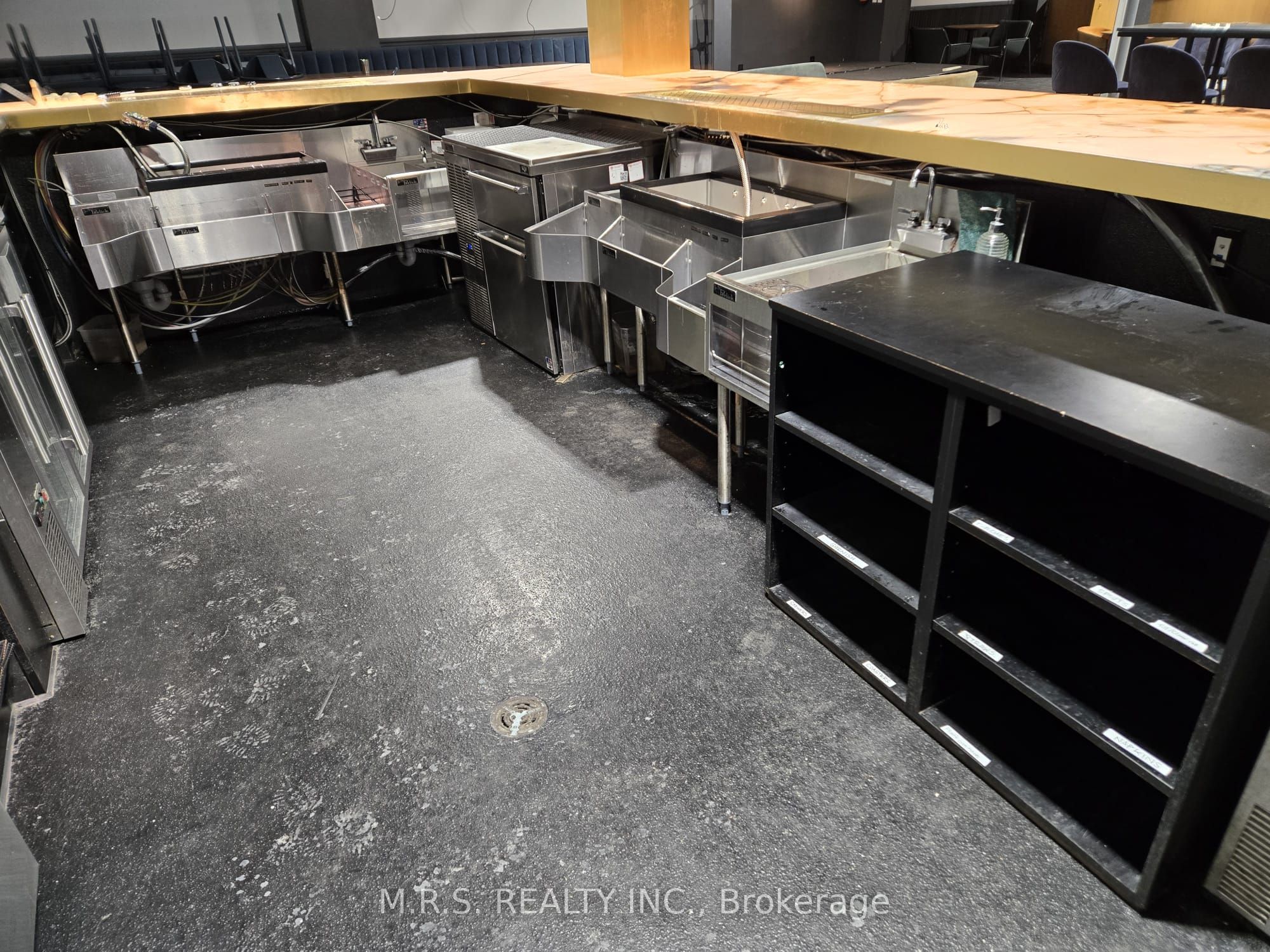 739 Queen Street W 2nd Floor