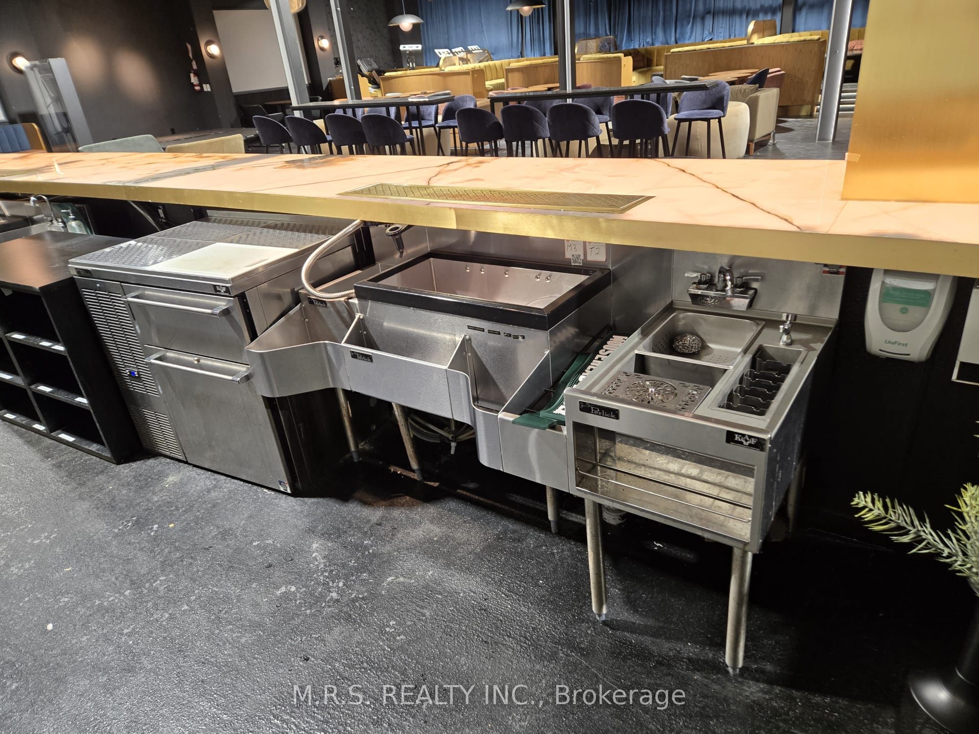 739 Queen Street W 2nd Floor