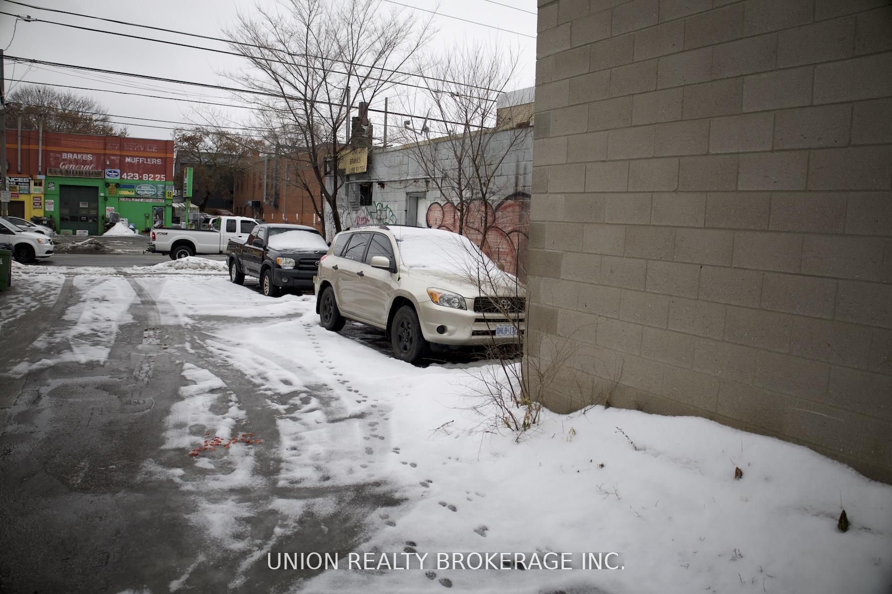 1211 Woodbine Avenue