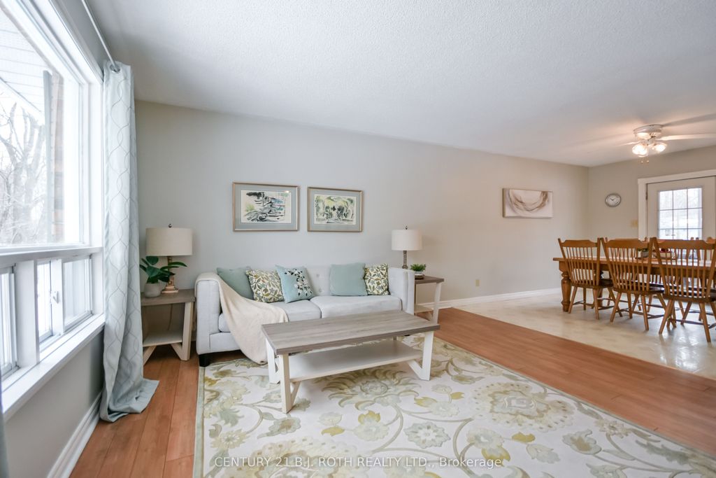 Photo of 3861 East Street E, Innisfil, ON L9S 2L9 (MLS # N12871044)