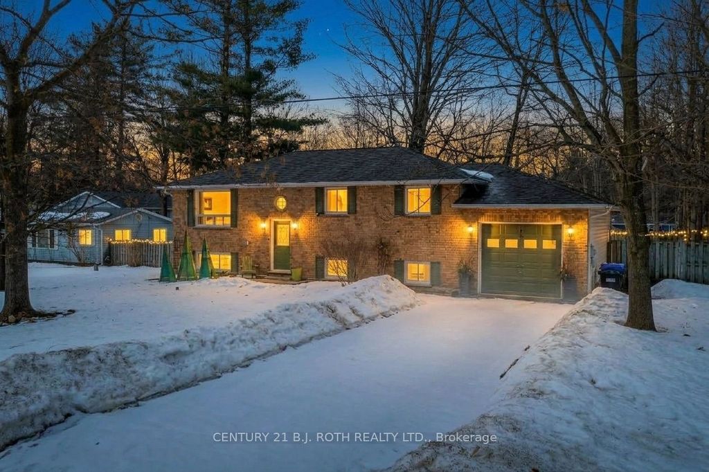 Photo of 3861 East Street E, Innisfil, ON L9S 2L9 (MLS # N12871044)