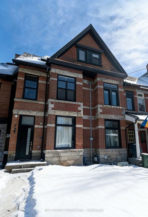 329 Clinton Street Toronto ON M6G 2Y7