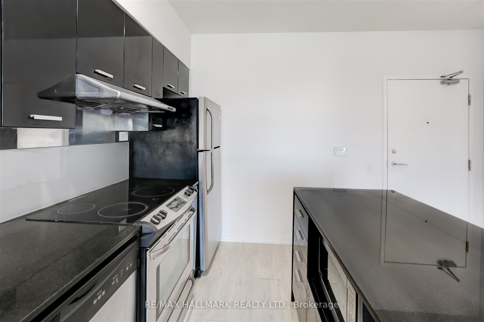 19 Singer Court PH16