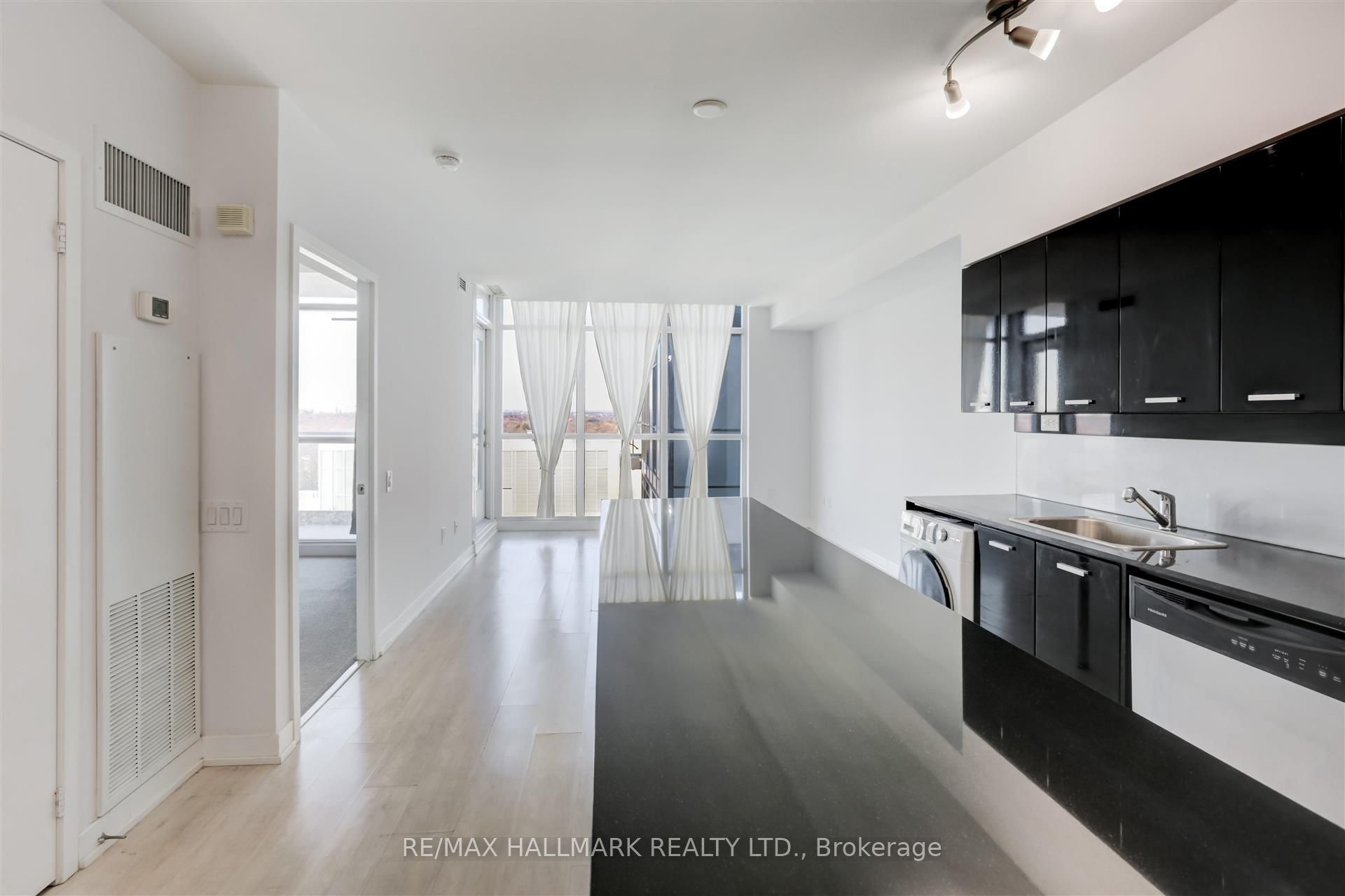 19 Singer Court PH16