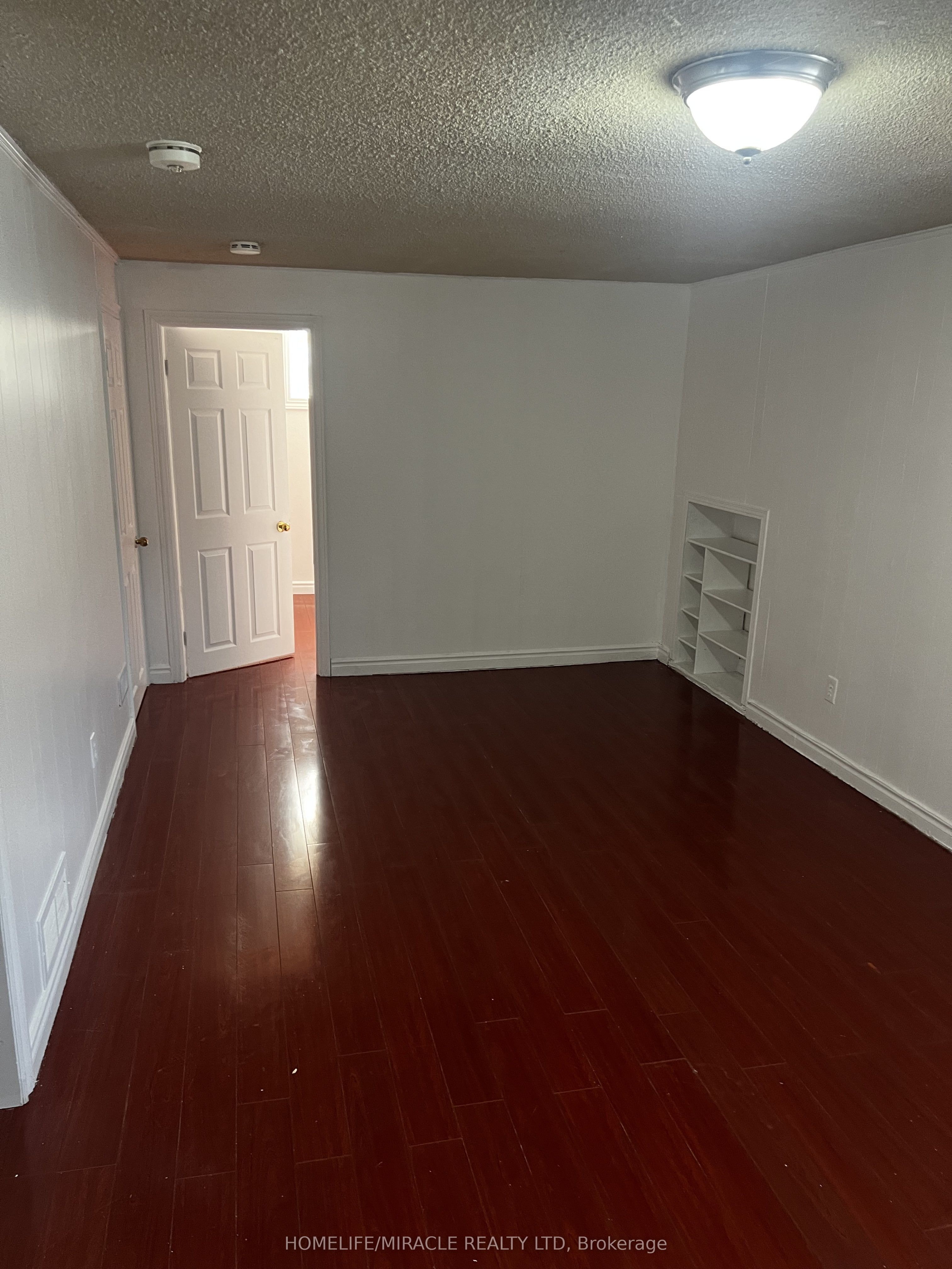 3453 Oakglade Crescent