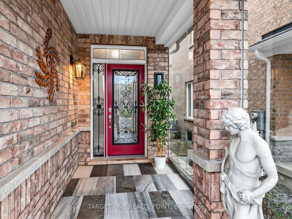 Photo of 39 Riding Mountain Drive, Richmond Hill, ON L4E 0V4 (MLS # N13094214)