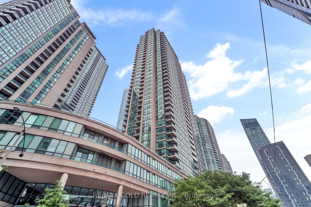 Photo of 16 Yonge Street #1808, Toronto, ON M5E 2A1 (MLS # C13614202)