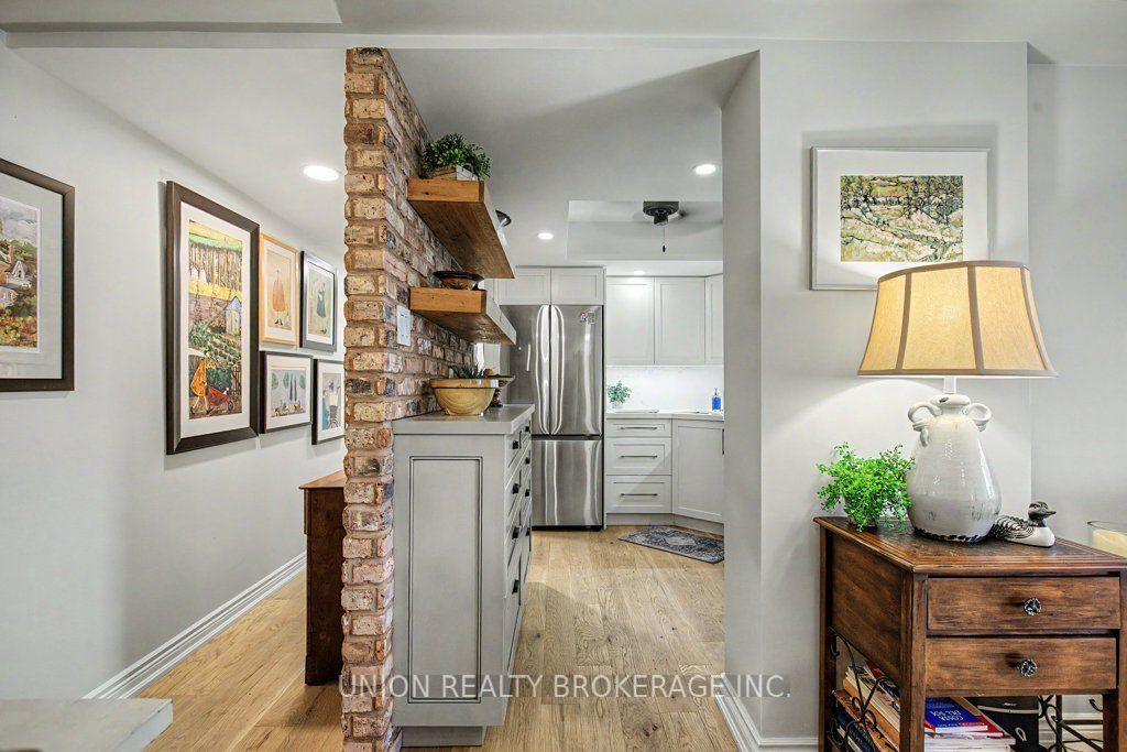 1093 Kingston Road 905