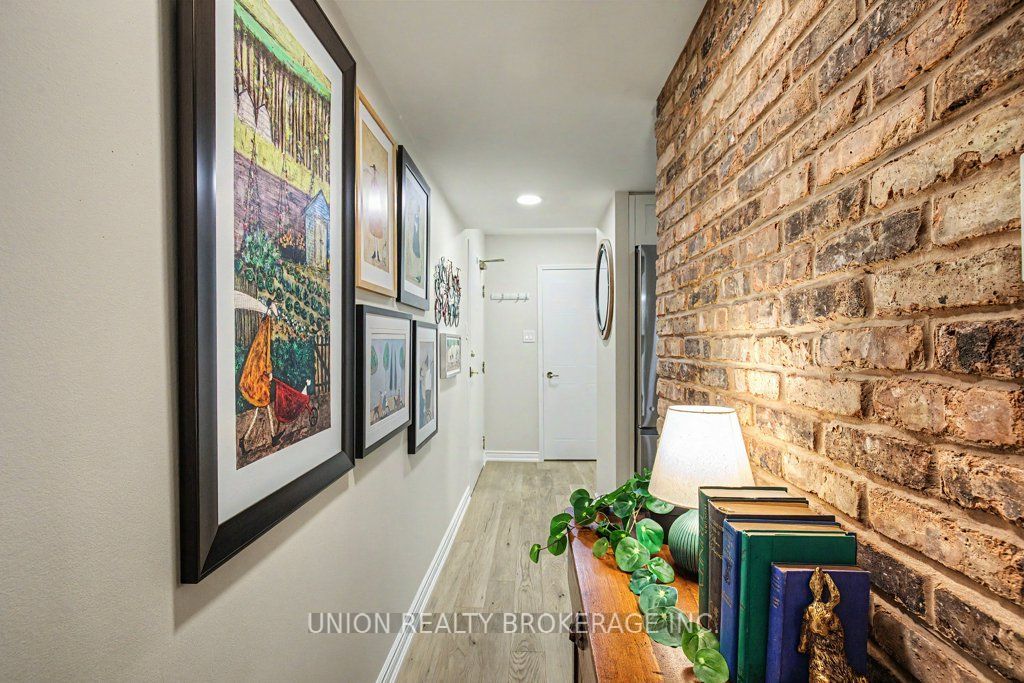 1093 Kingston Road 905