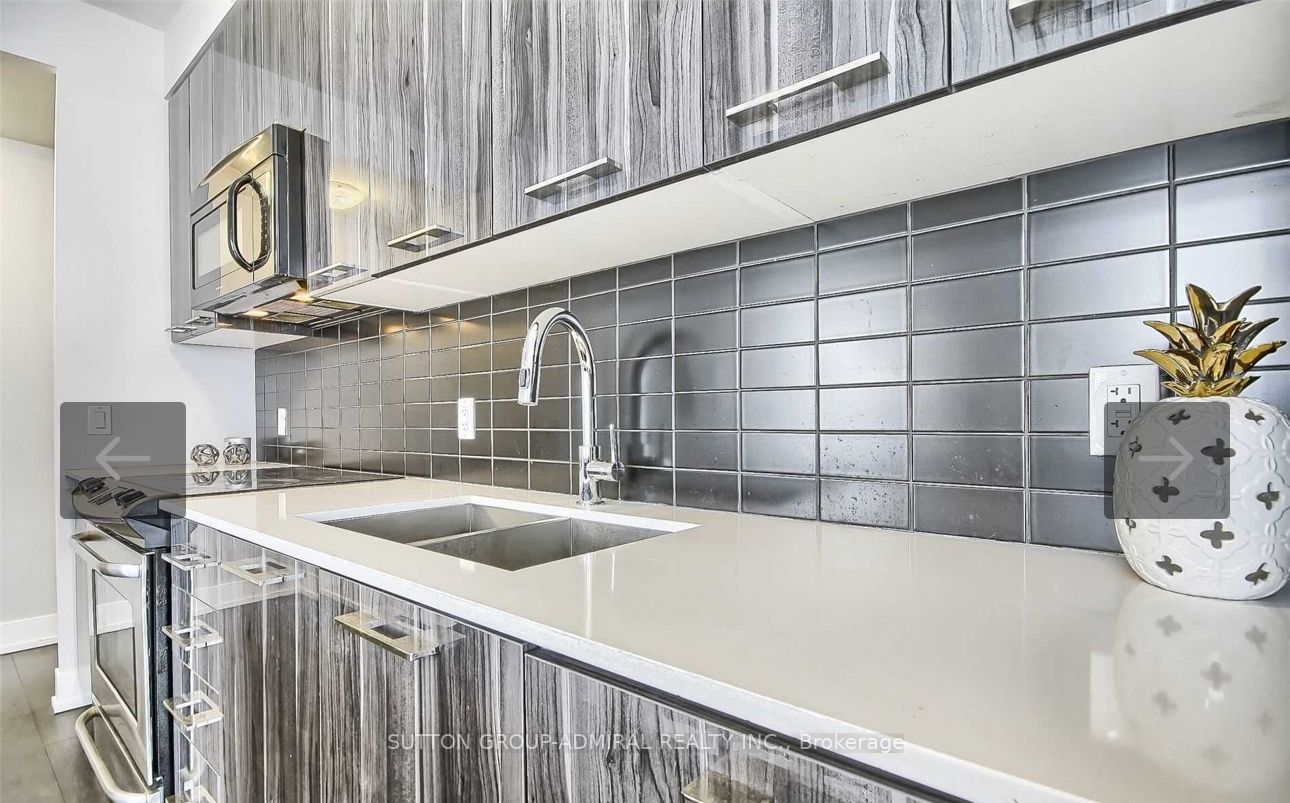 9471 Yonge Street 1207