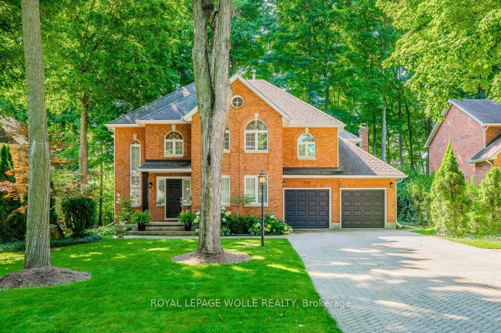 Photo of 219 Corrie Crescent, Waterloo, ON N2L 5W3 (MLS # X12954612)