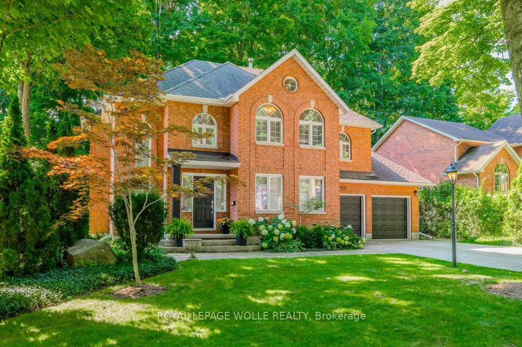 Photo of 219 Corrie Crescent, Waterloo, ON N2L 5W3 (MLS # X12954612)