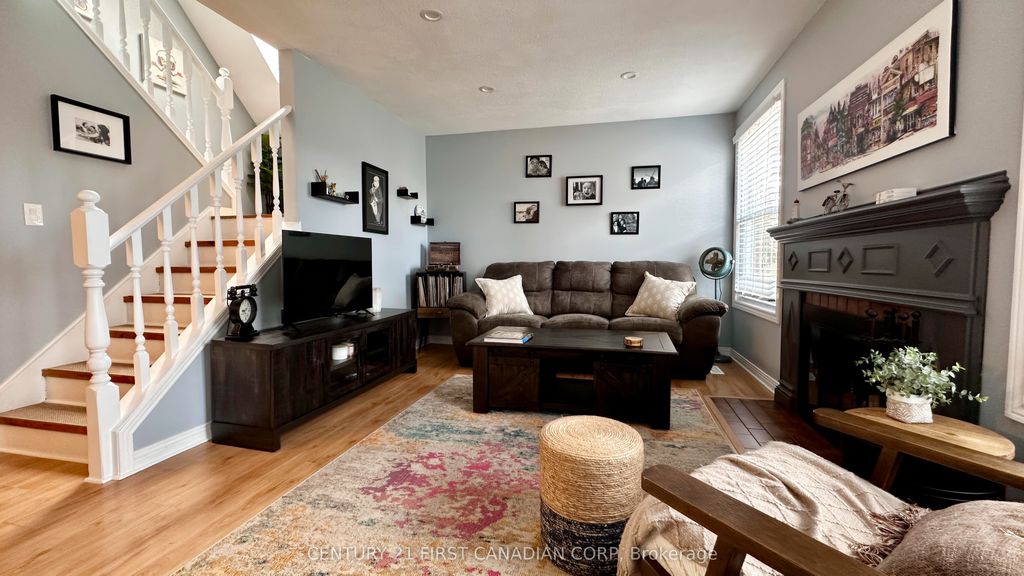 Photo of 15 Chancton Crescent, London South, ON N6E 2Y5 (MLS # X13109054)