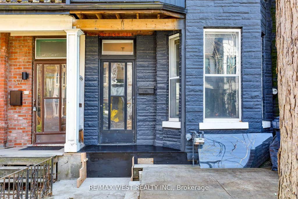 Photo of 39 Noble Street, Toronto, ON M6K 2C7 (MLS # W13577590)