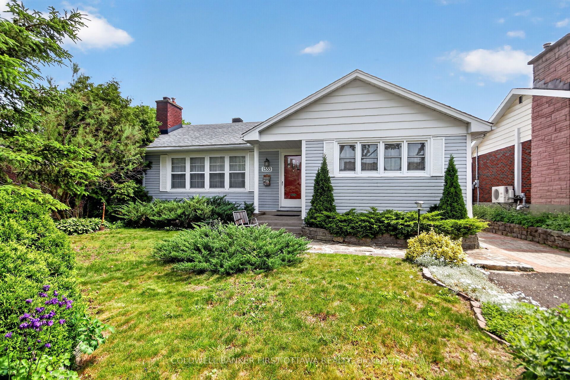 Photo 1 of 49 — 1533 Mimosa Avenue, Alta Vista and Area, ON K1G 0W2
