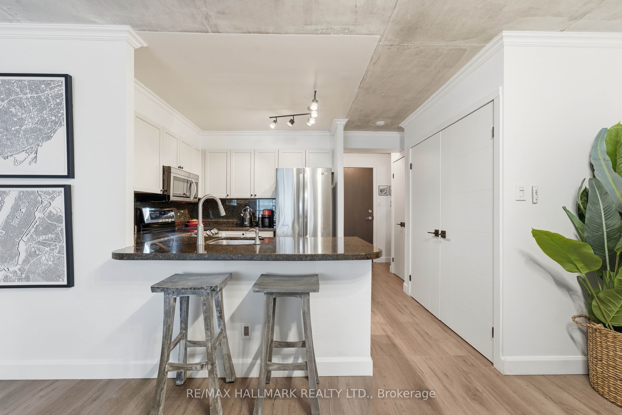 600 Queens Quay W 705