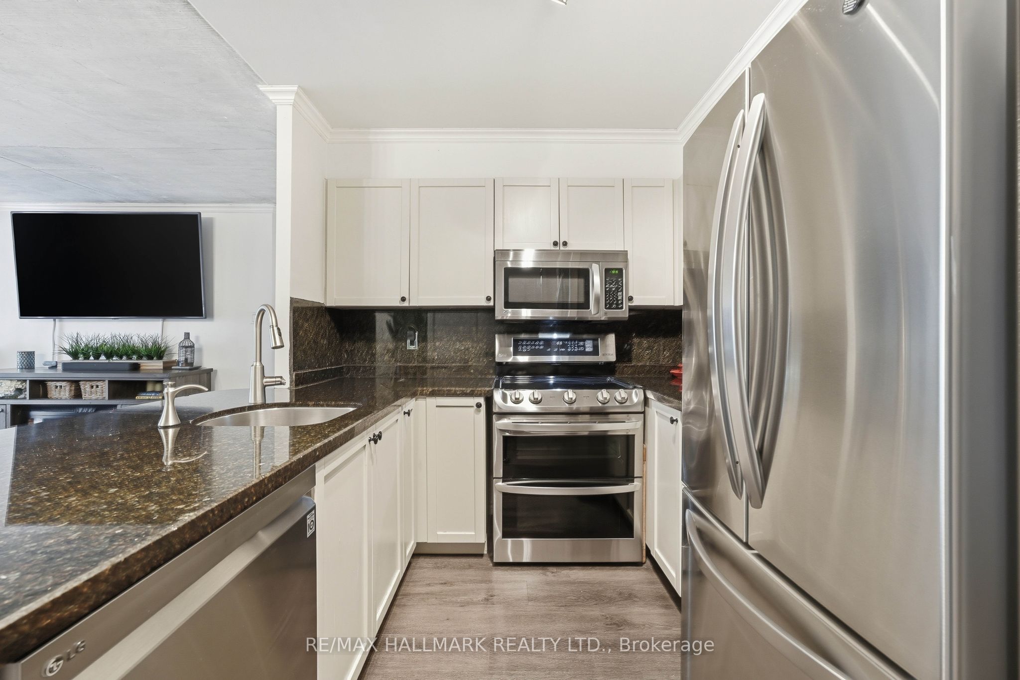 600 Queens Quay W 705