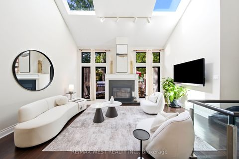 192 Pacific Avenue Toronto ON M6P 2P5