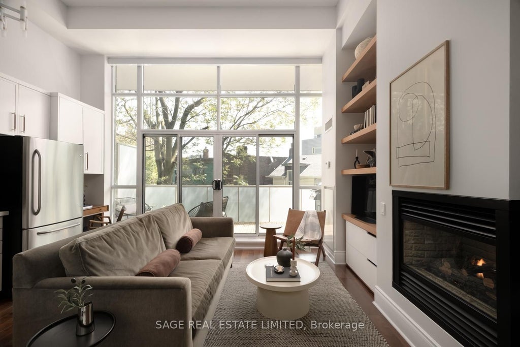 Photo of 437 Roncesvalles Avenue #210, Toronto, ON M6R 3B9 (MLS # W13415390)