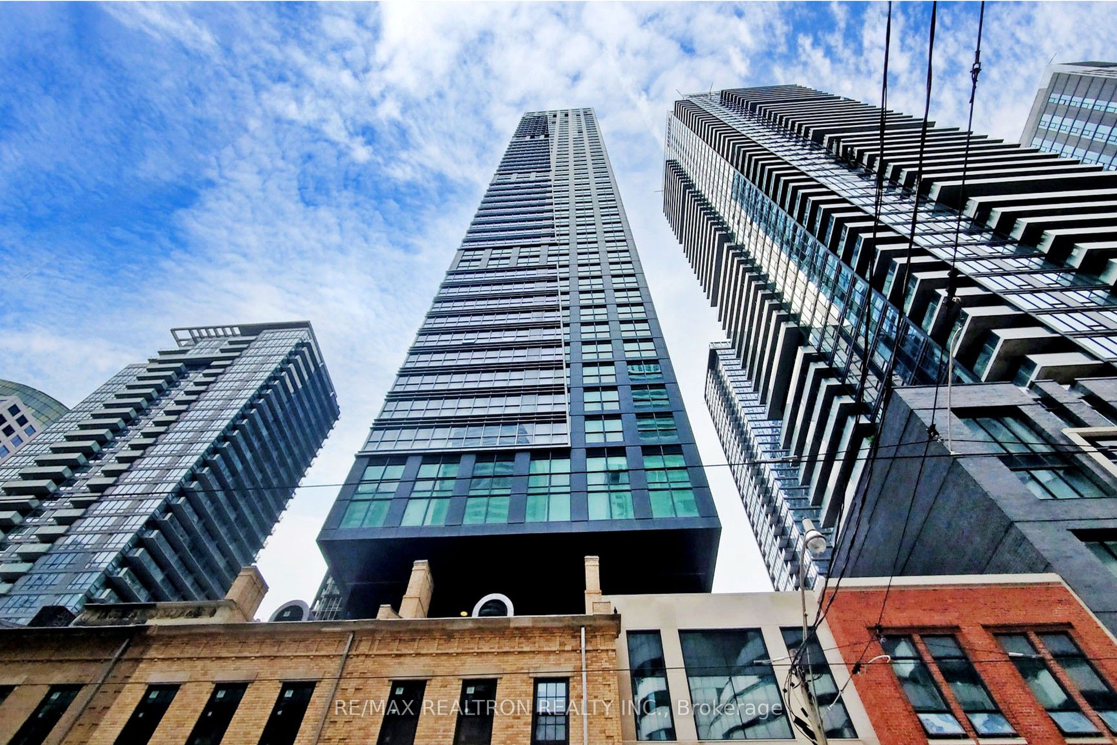 327 King Street W 4105