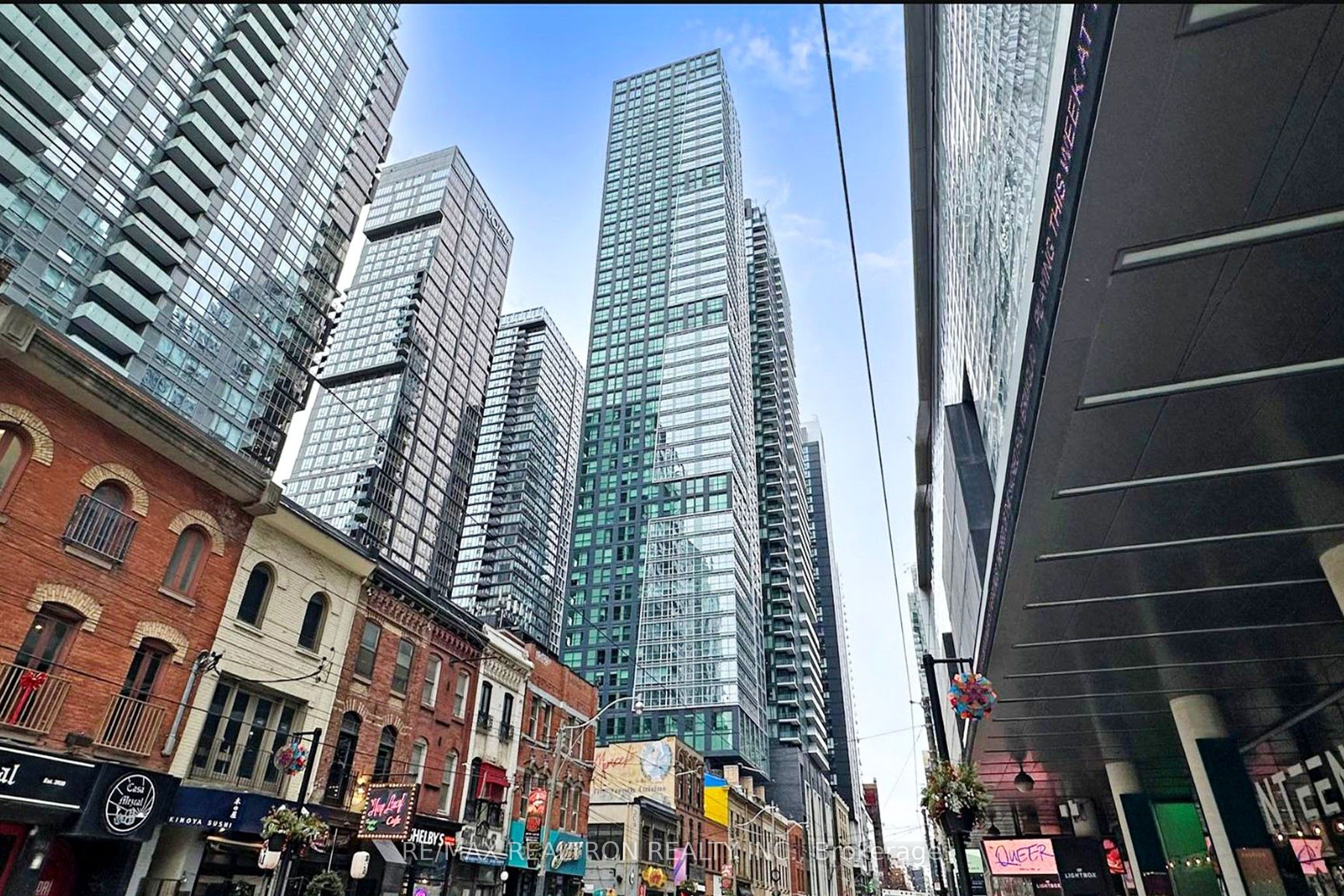 327 King Street W 4105