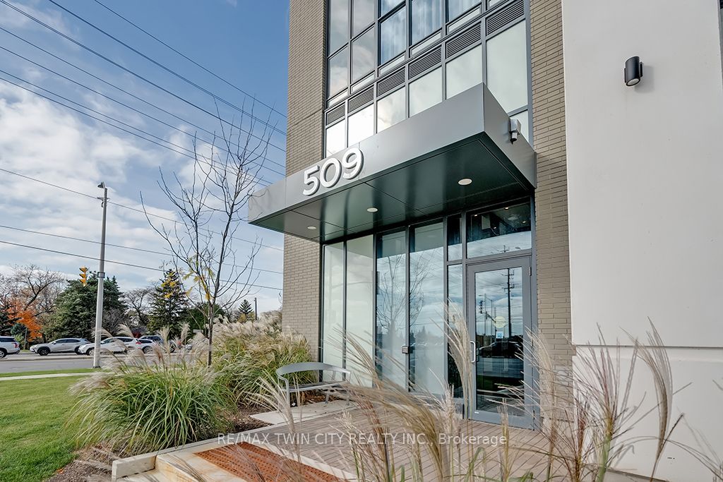 509 DUNDAS Street W # 415