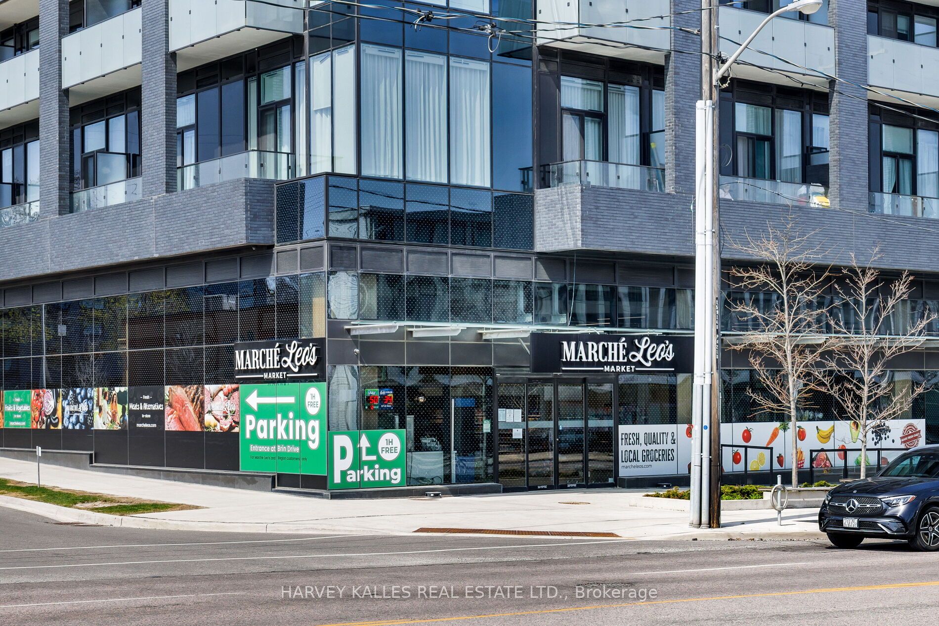 4208 Dundas Street W 301