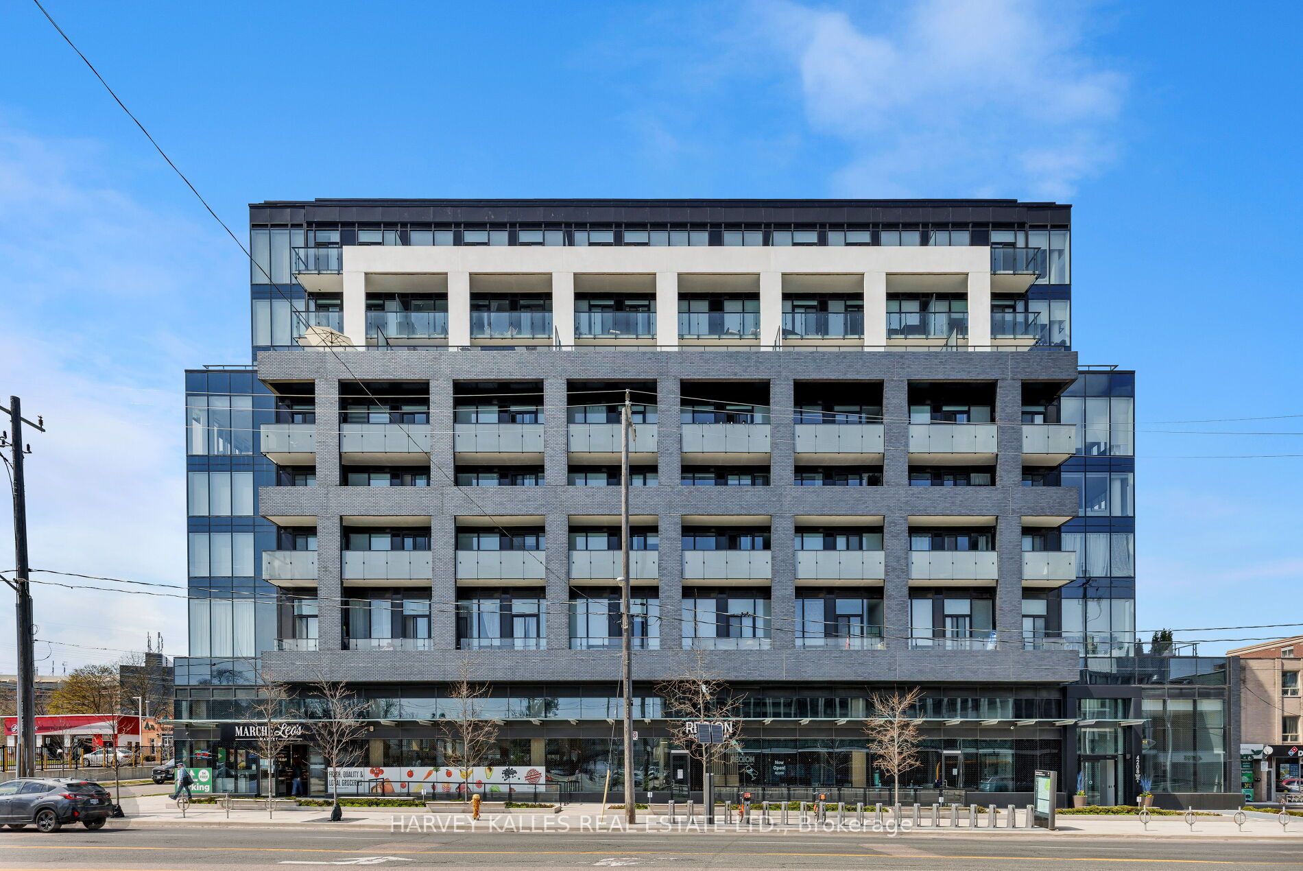 4208 Dundas Street W 301