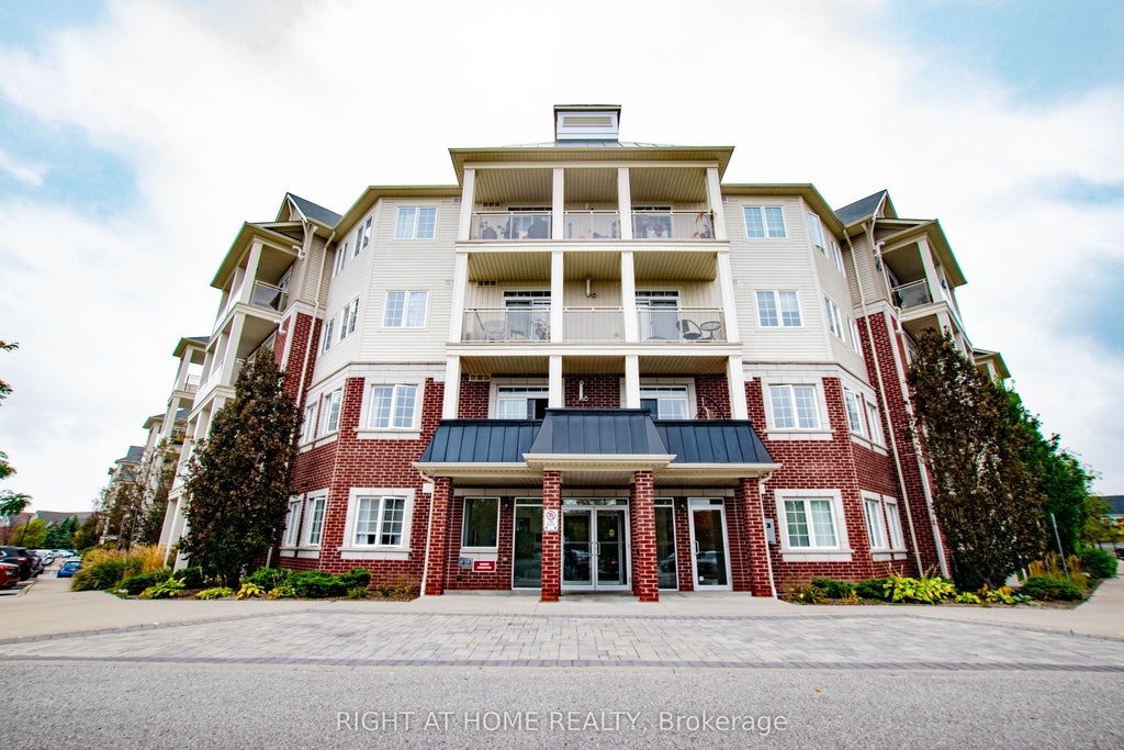Photo of 80 Aspen Springs Drive #425, Clarington, ON L1C 0V4 (MLS # E14034668)