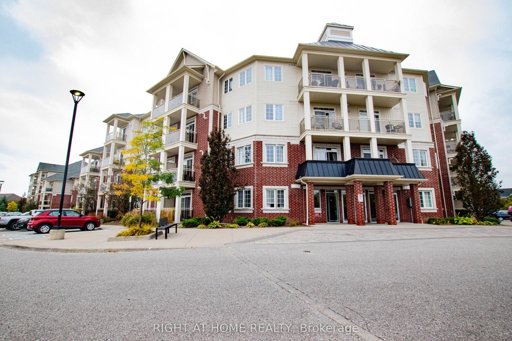 Photo of 80 Aspen Springs Drive #425, Clarington, ON L1C 0V4 (MLS # E14034668)