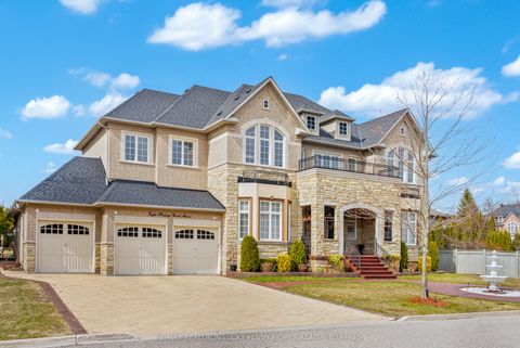 8 Heritage Woods Manor Markham ON L6C 3H1