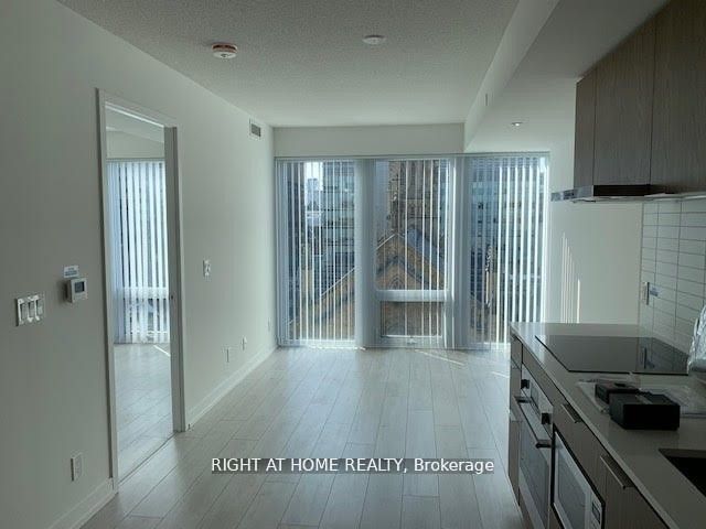 60 Shuter Street 907