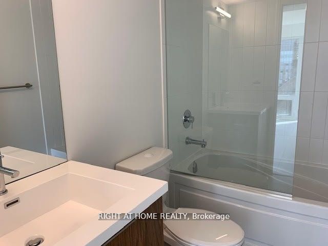 60 Shuter Street 907