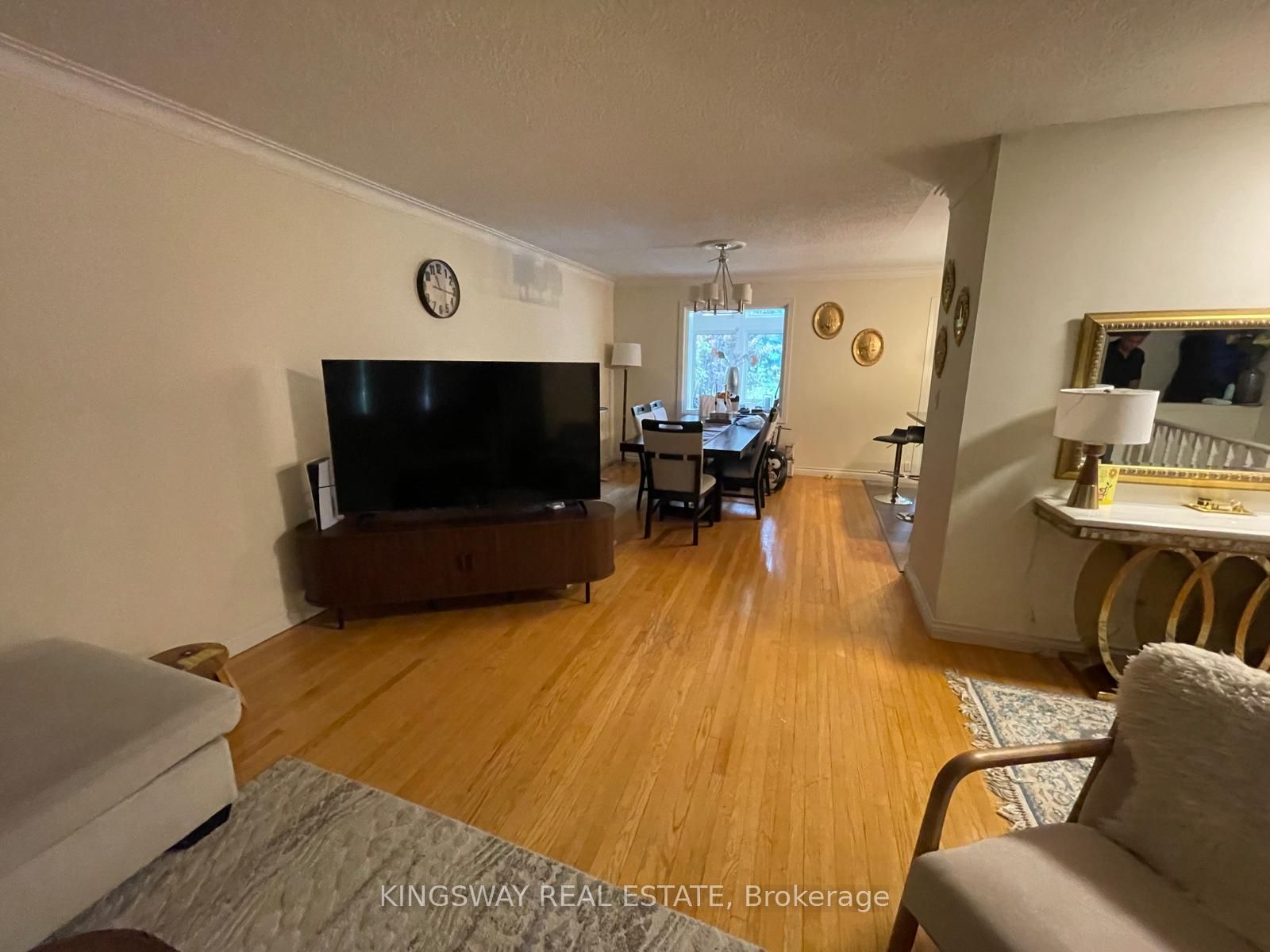 16 Plainsman Road