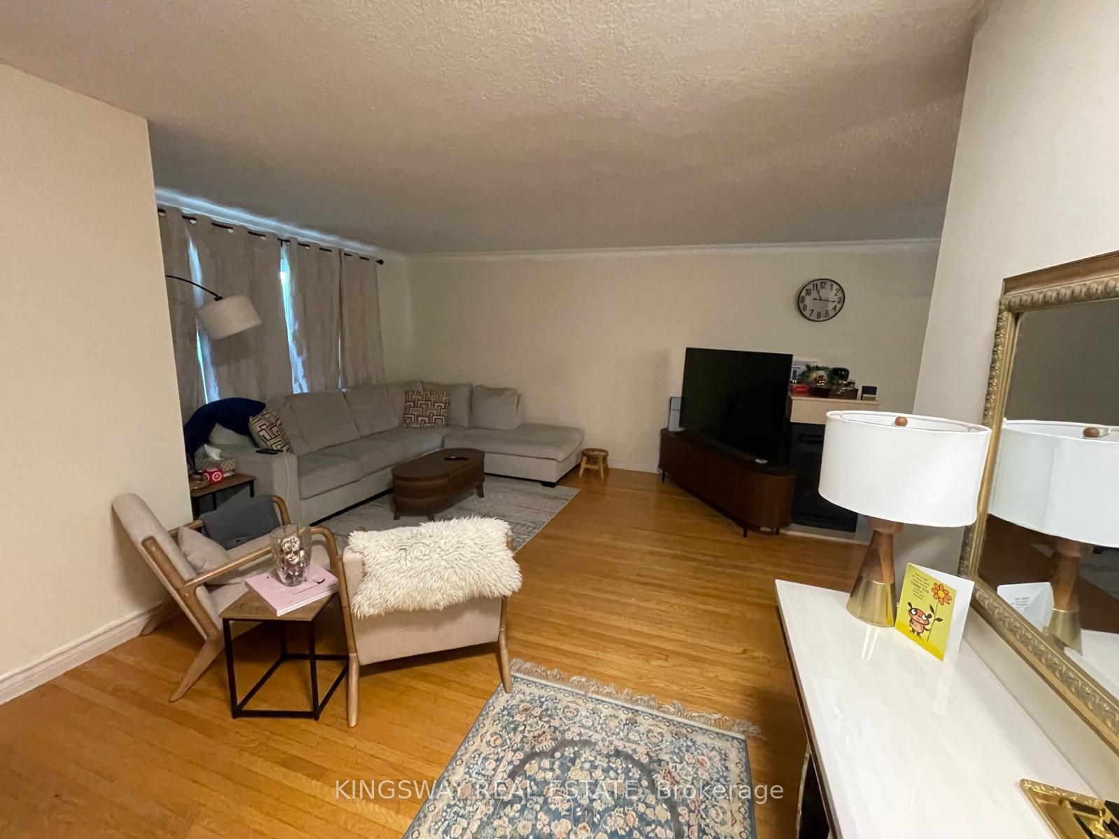 16 Plainsman Road