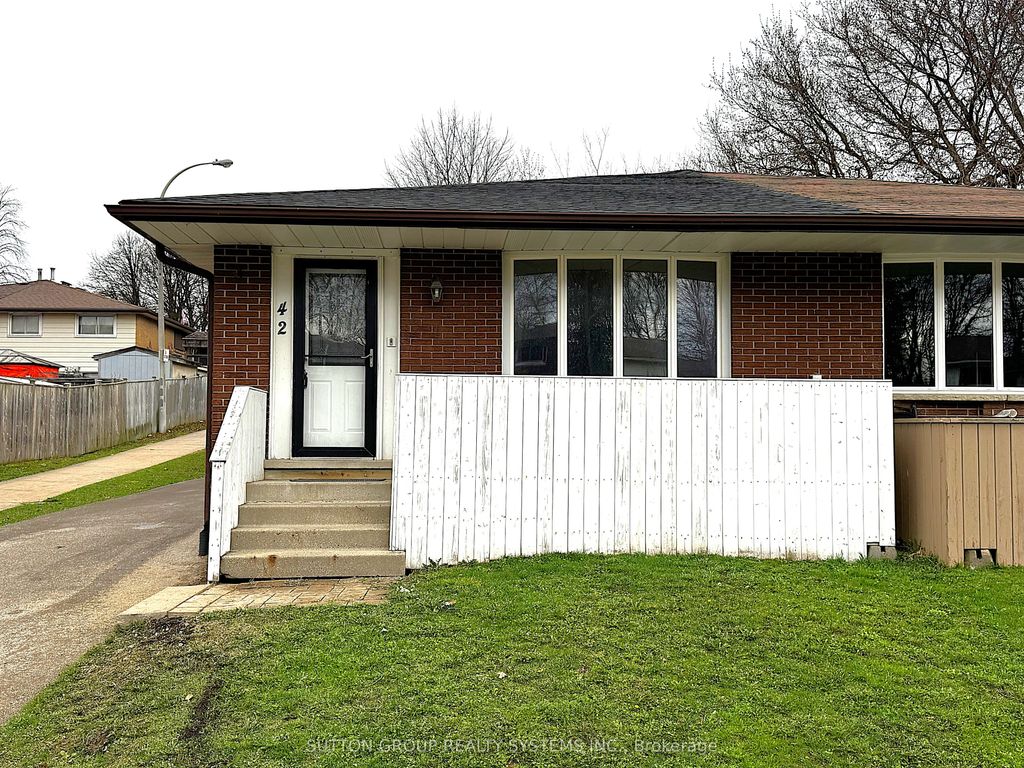 Photo of 42 Ingleside Drive, Kitchener, ON N2M 2G8 (MLS # X13028124)