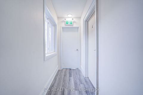 5 Sorauren Avenue 6 Toronto ON M6R 2C6