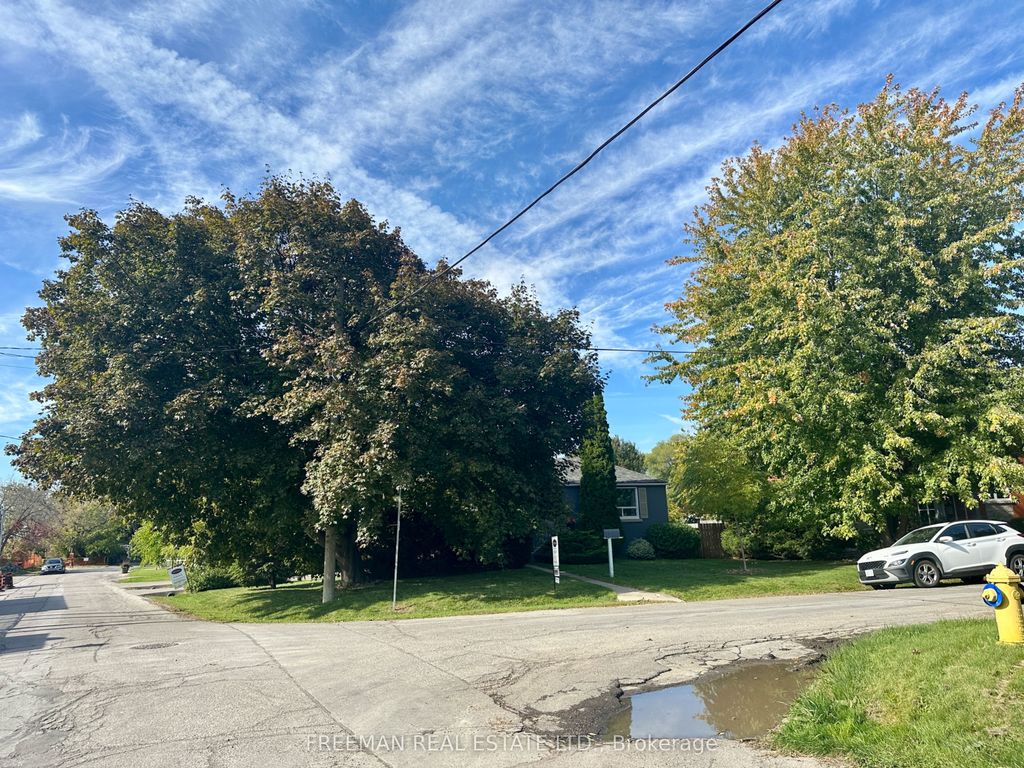 Photo of 6 Lloyd George Avenue, Toronto, ON M8W 3W4 (MLS # W12409915)