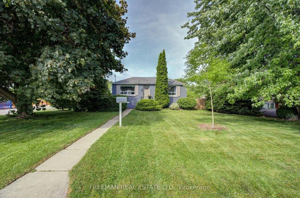Photo of 6 Lloyd George Avenue, Toronto, ON M8W 3W4 (MLS # W12409915)