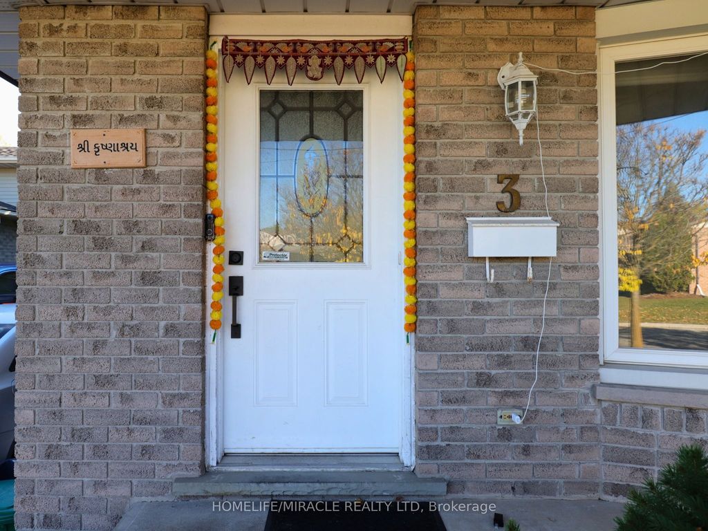 Photo of 3 Caprice Court, Kitchener, ON N2M 5M2 (MLS # X12505682)