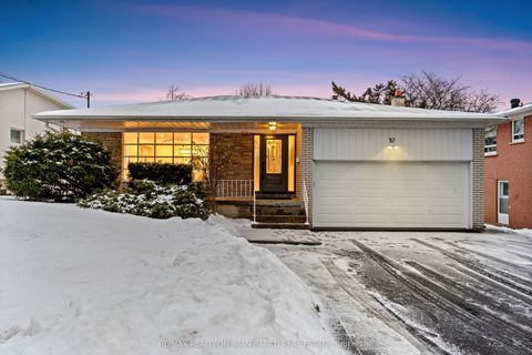Photo of 32 Colonnade Road, Toronto, ON M2K 2L5 (MLS # C12744888)