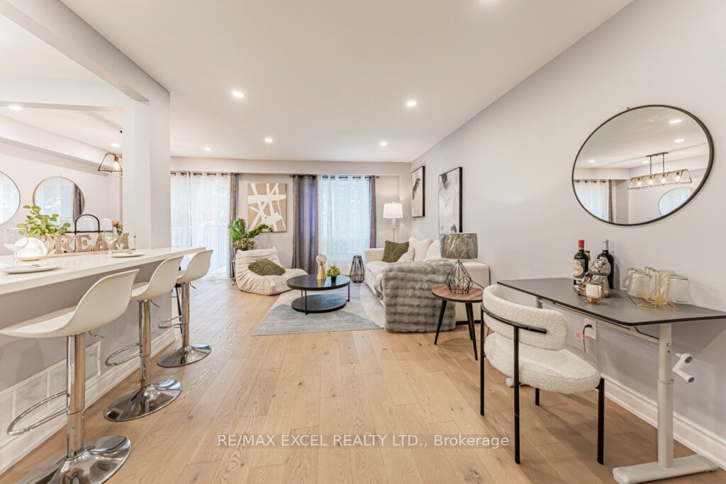 15 Knightsbridge Way