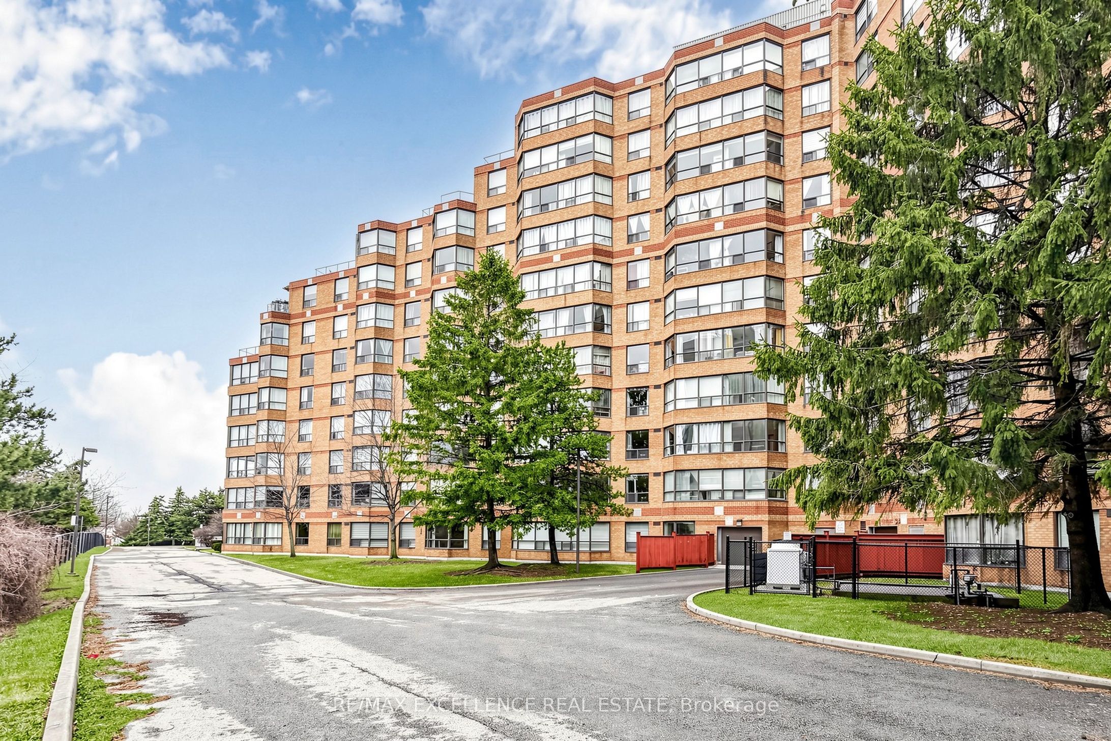 6 Humberline Drive 524