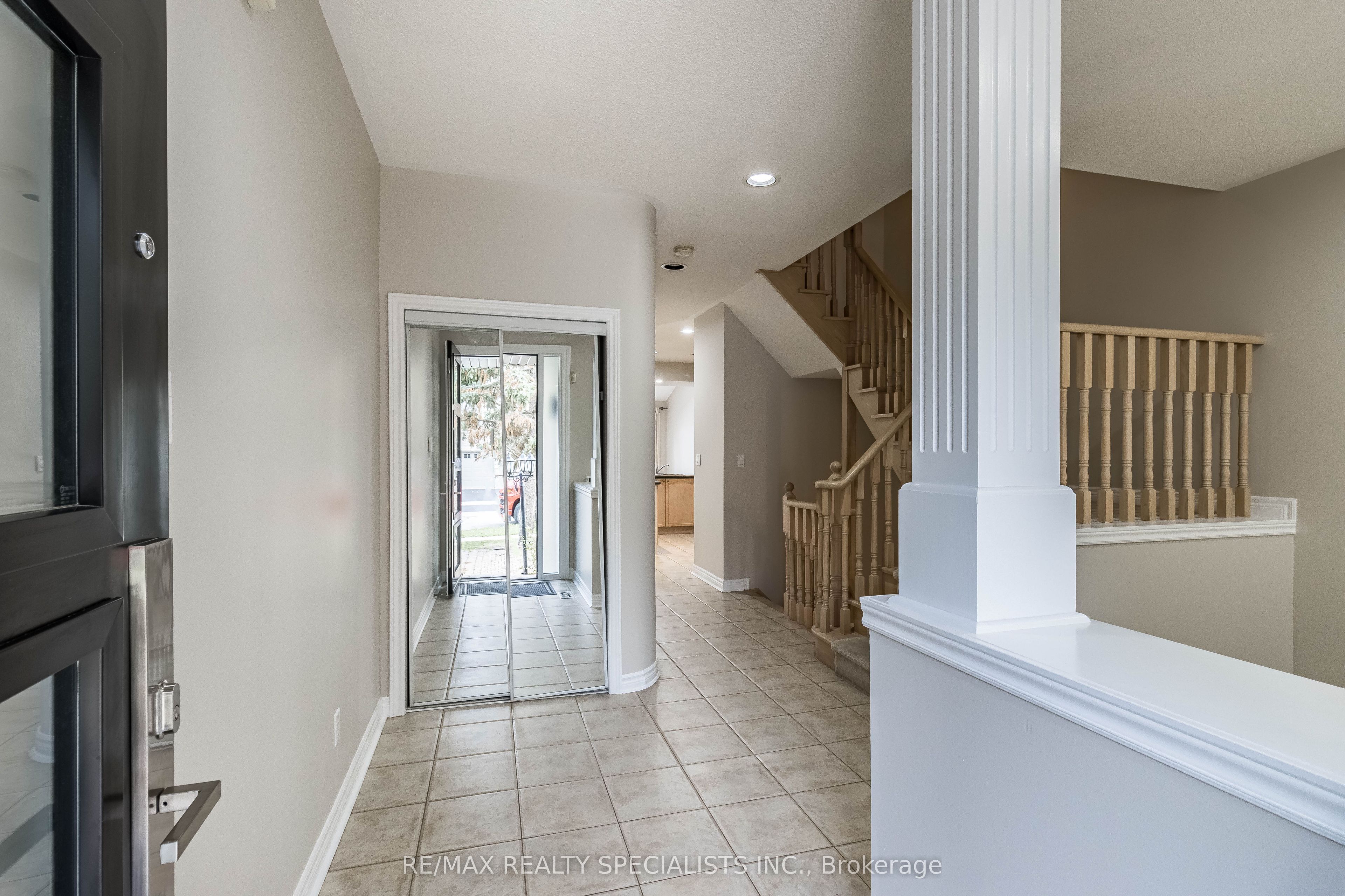 2115 Pinevalley Crescent