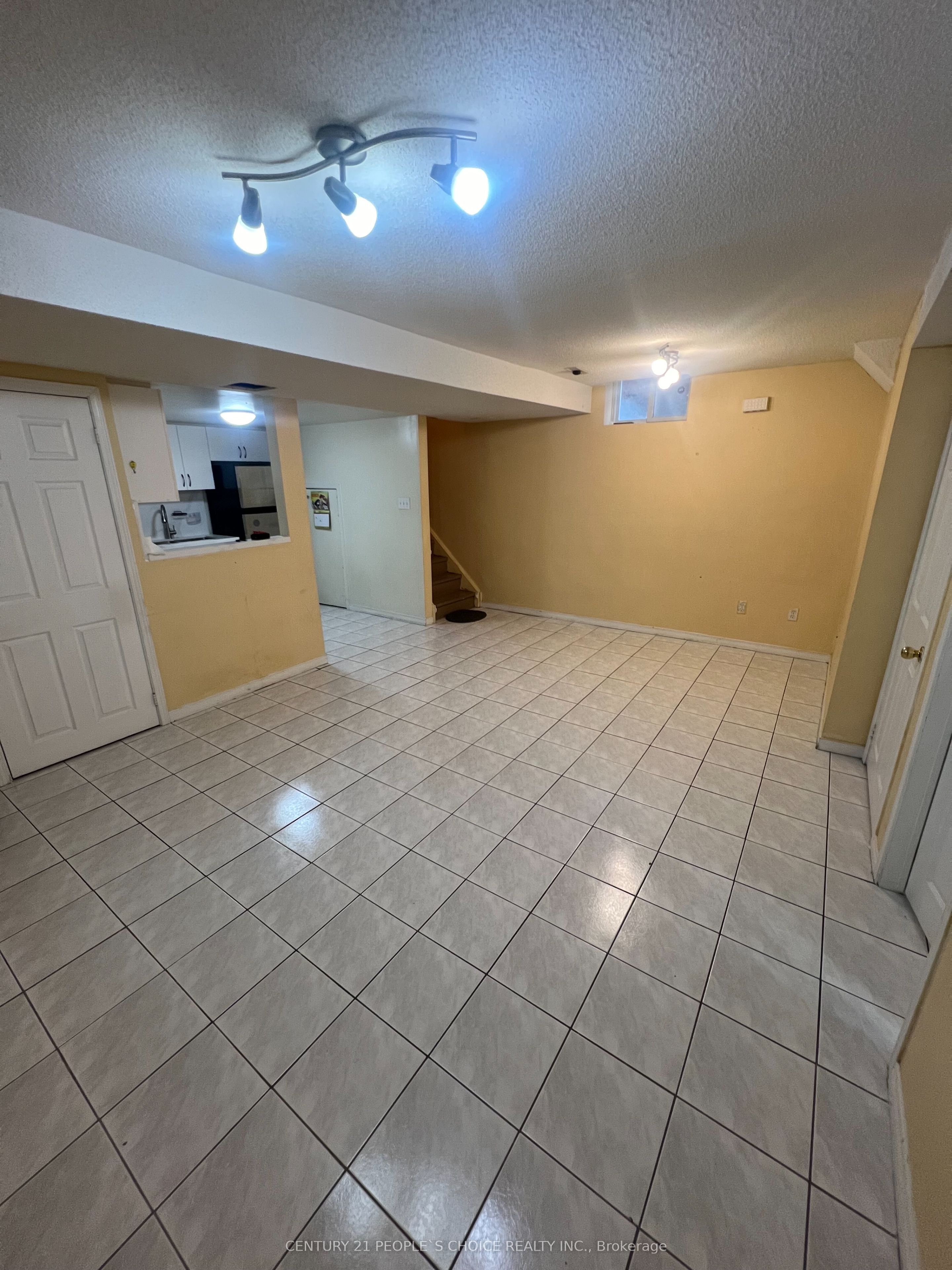 558 Kaiser Drive Lower