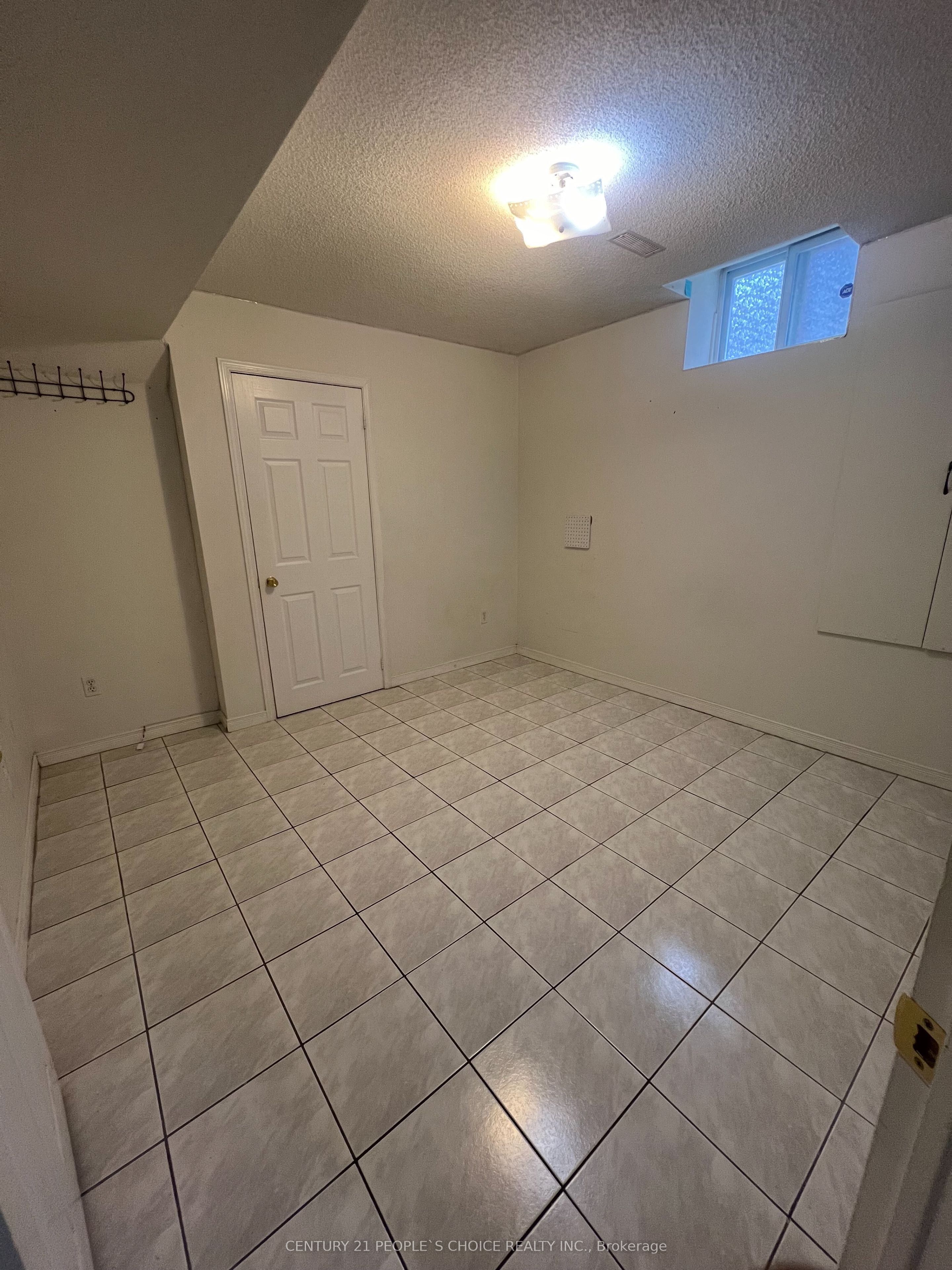 558 Kaiser Drive Lower